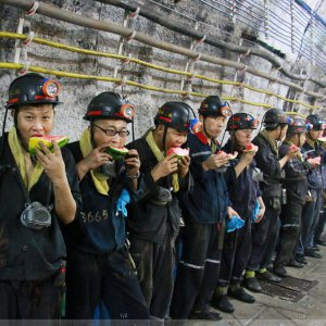 酷暑難耐，劉莊煤礦將“清涼”送到每一名職工心里